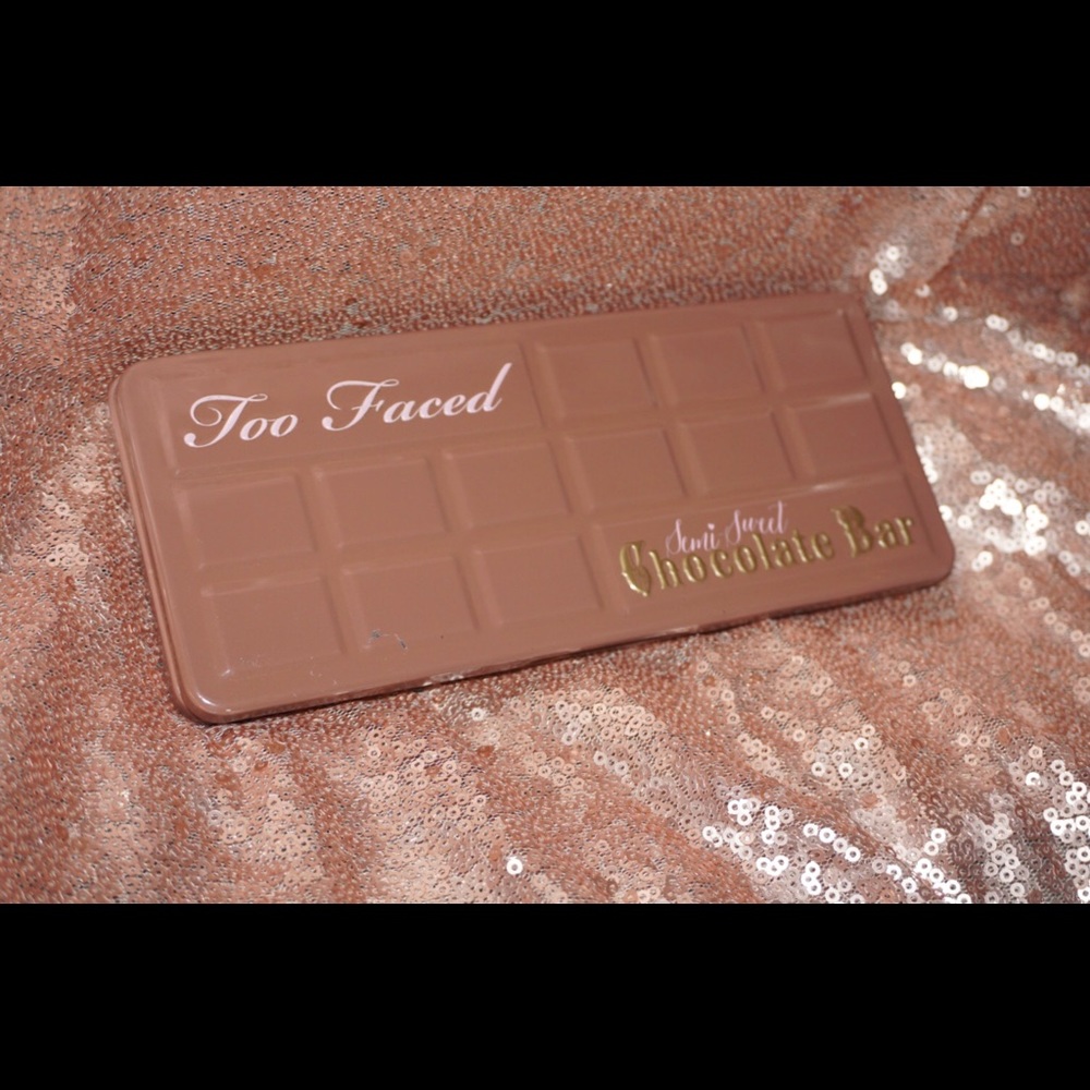Too Faced : The Semi Sweet Chocolate Bar Palette